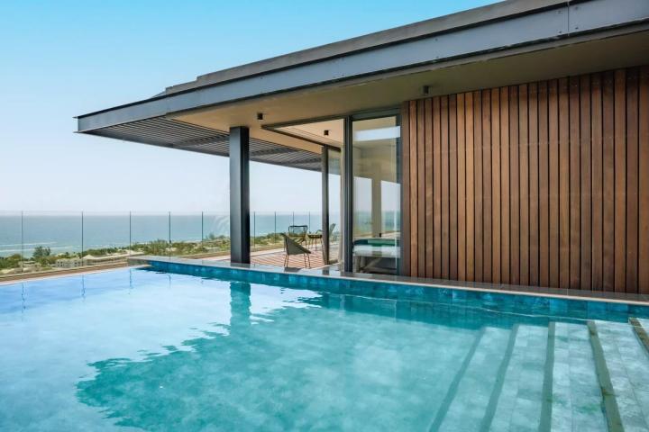 Penthouse à vendre à Rivière Noire avec 4 chambres et piscine privée de 500m²