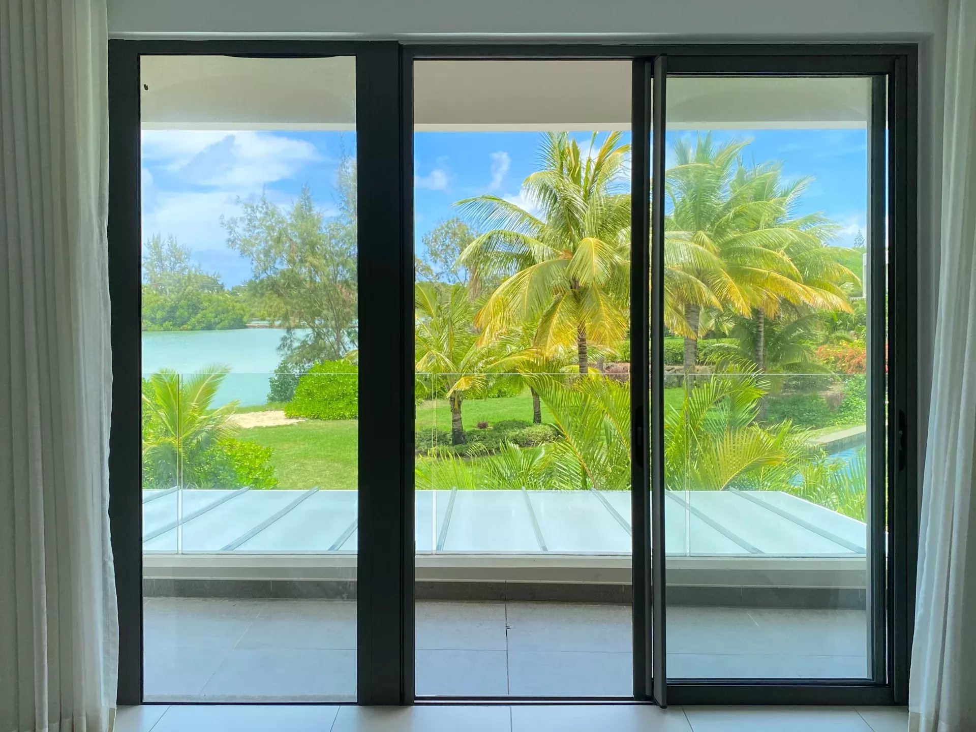 GRAND GAUBE - magnificent modern duplex by the Barachois