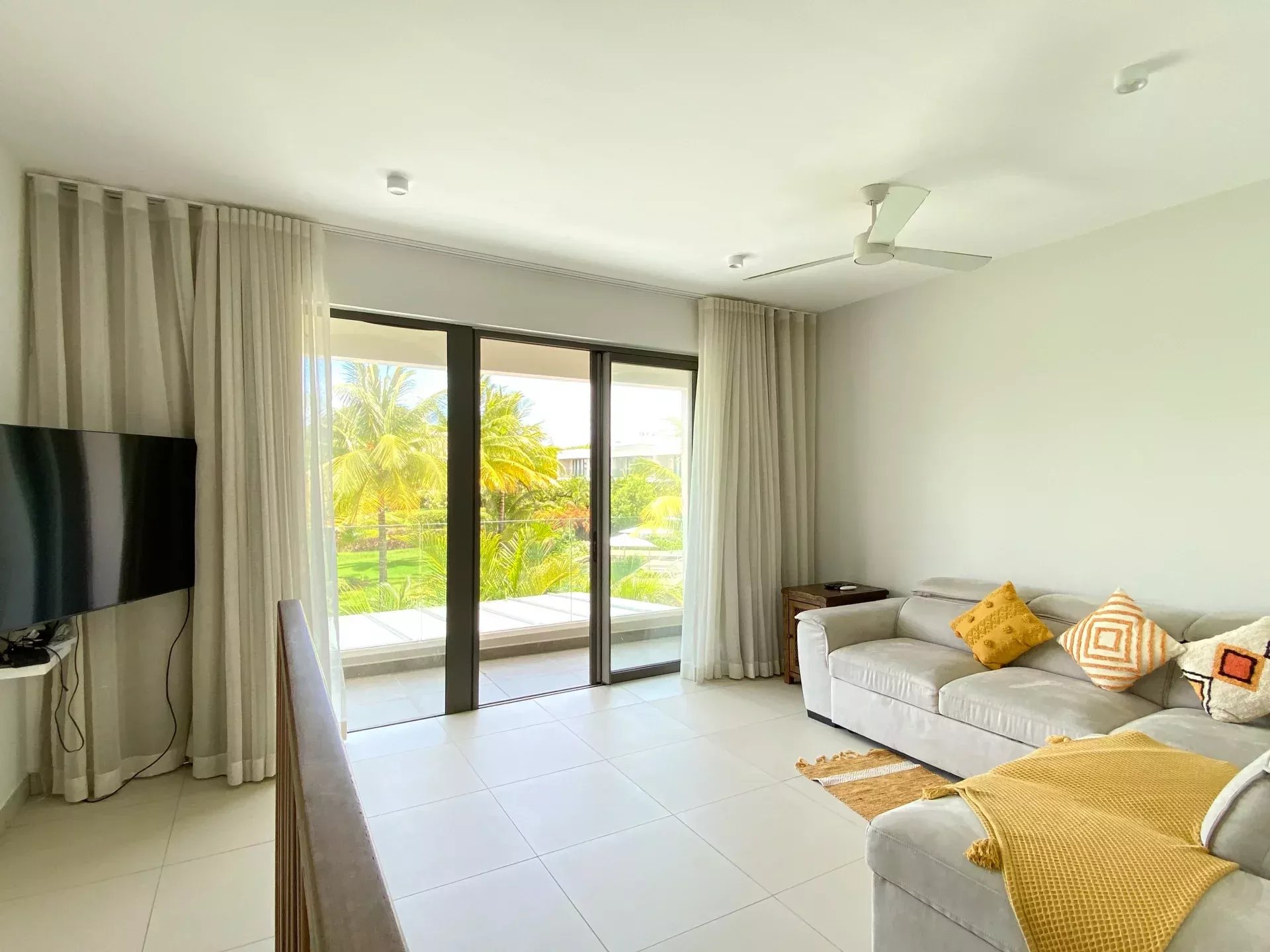 GRAND GAUBE - magnificent modern duplex by the Barachois