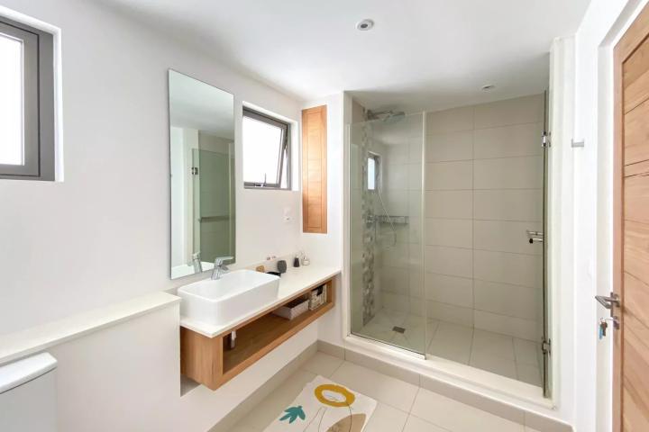 GRAND GAUBE – Magnifique duplex moderne au bord du Barachois à louer