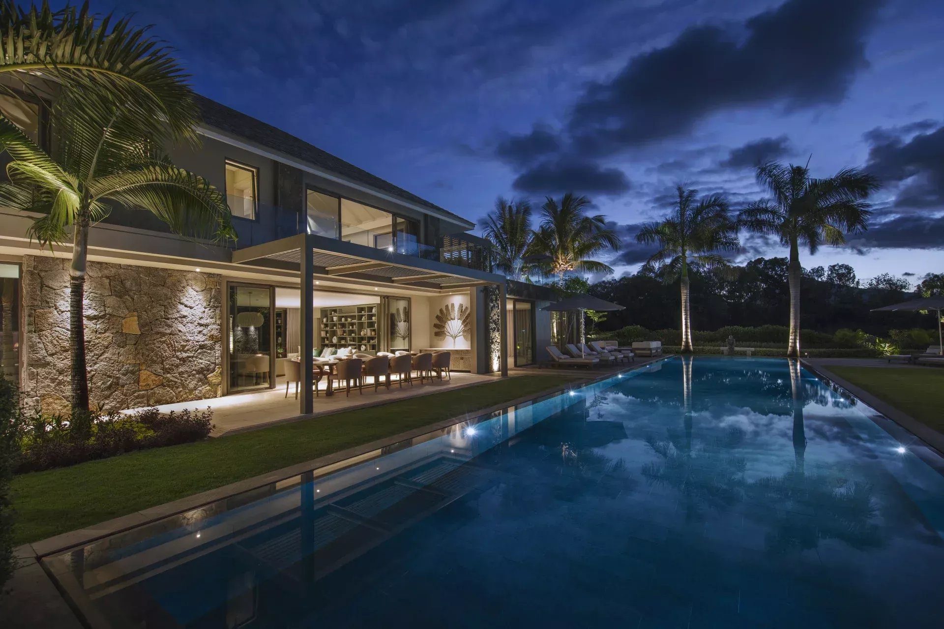 فيلا حصرية للبيع على ملعب الجولف بين البحيرة والالجبال في بو شامب