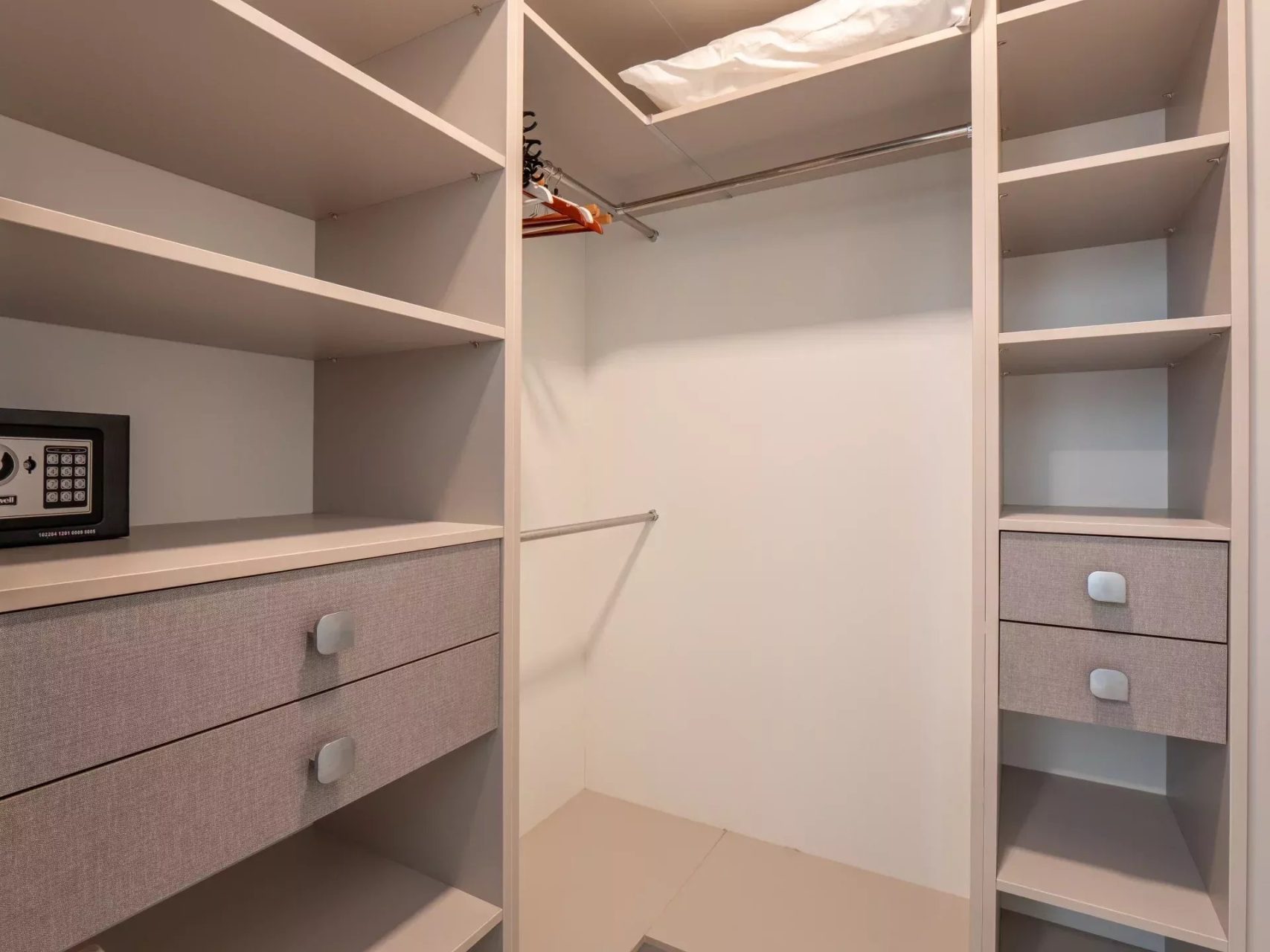 Appartement meublé 3 chambres avec terrasse à l’île Maurice proche golf et plage à vendre à Tamarin