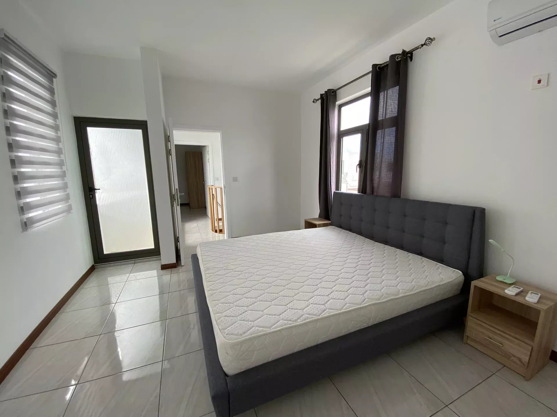 GRAND BAIE – Location long terme Villa avec terrasse, jardin et piscine.