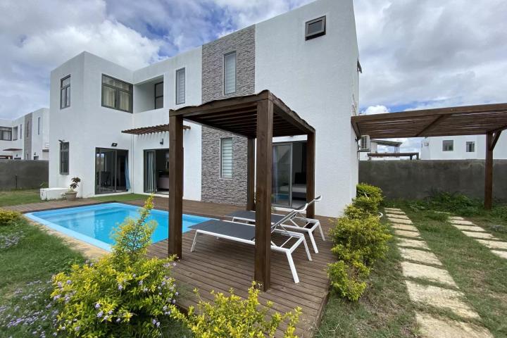 GRAND BAIE - long-term rental villa with terrace, garden and pool
