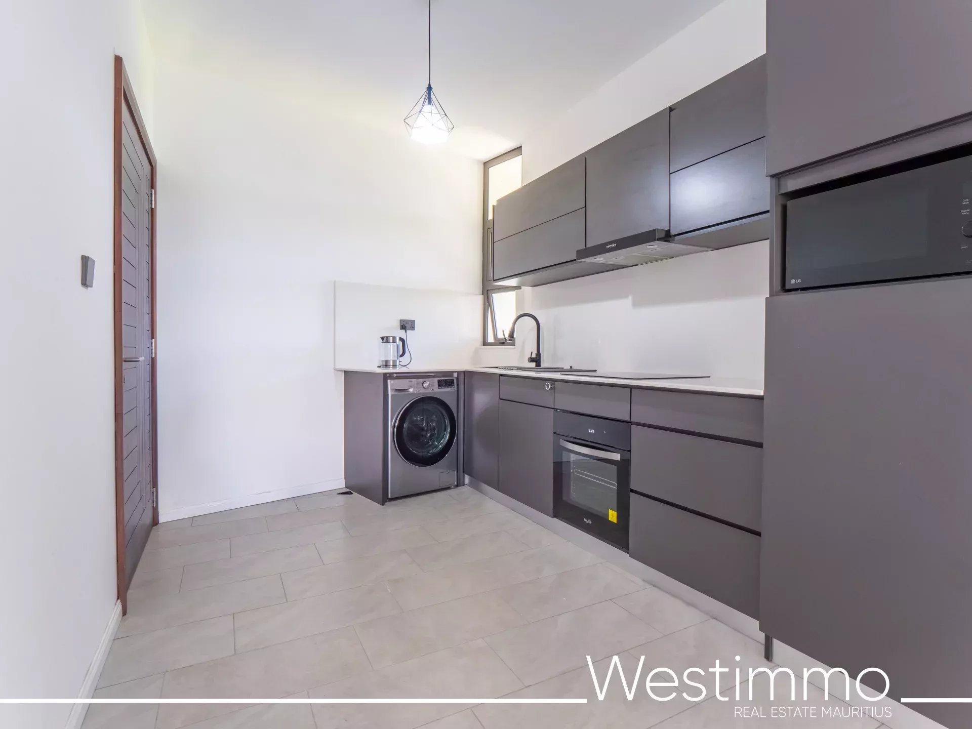 Furnished 3-bedroom apartment to rent in Flic en Flac