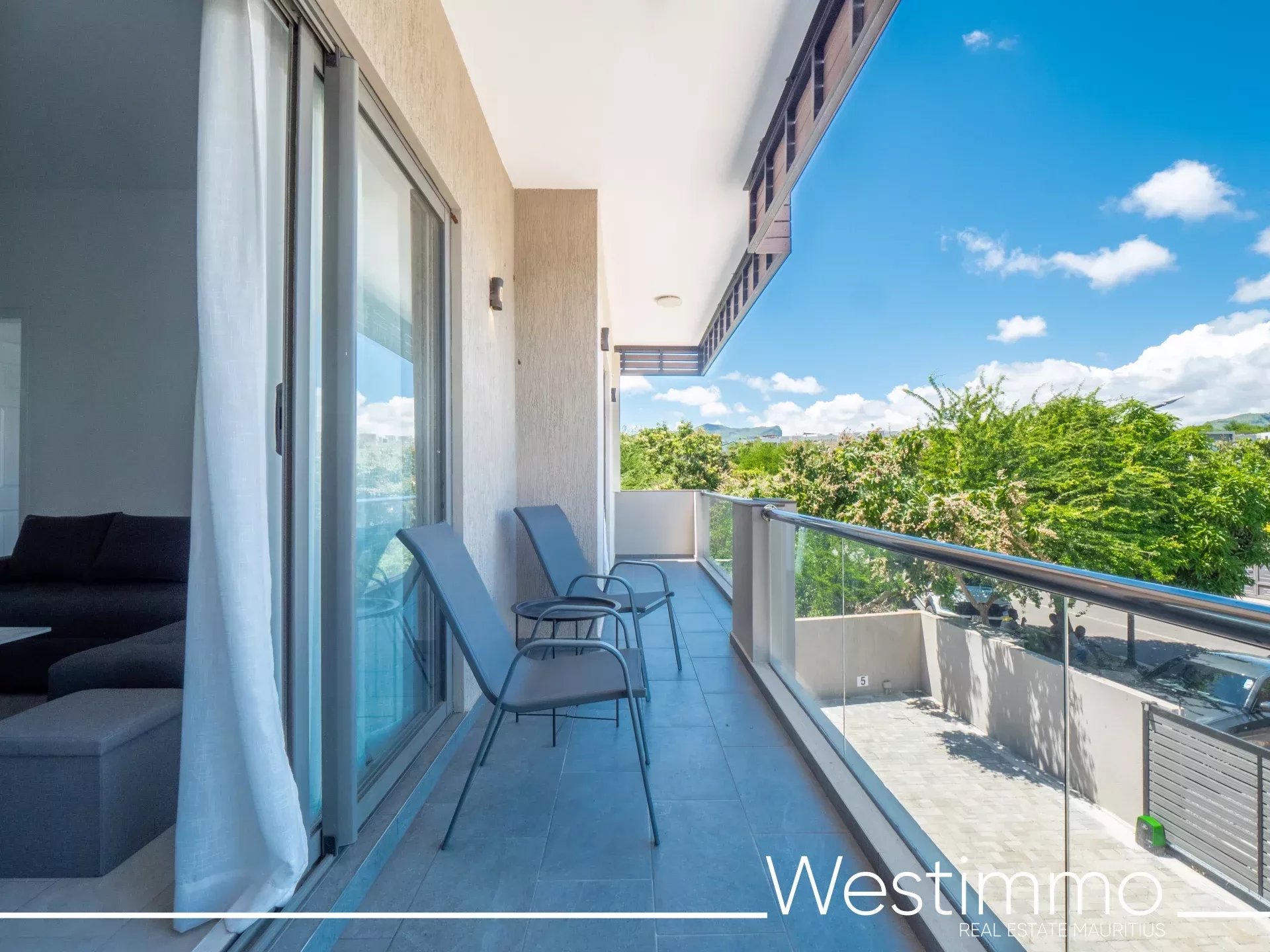 Furnished 3-bedroom apartment to rent in Flic en Flac