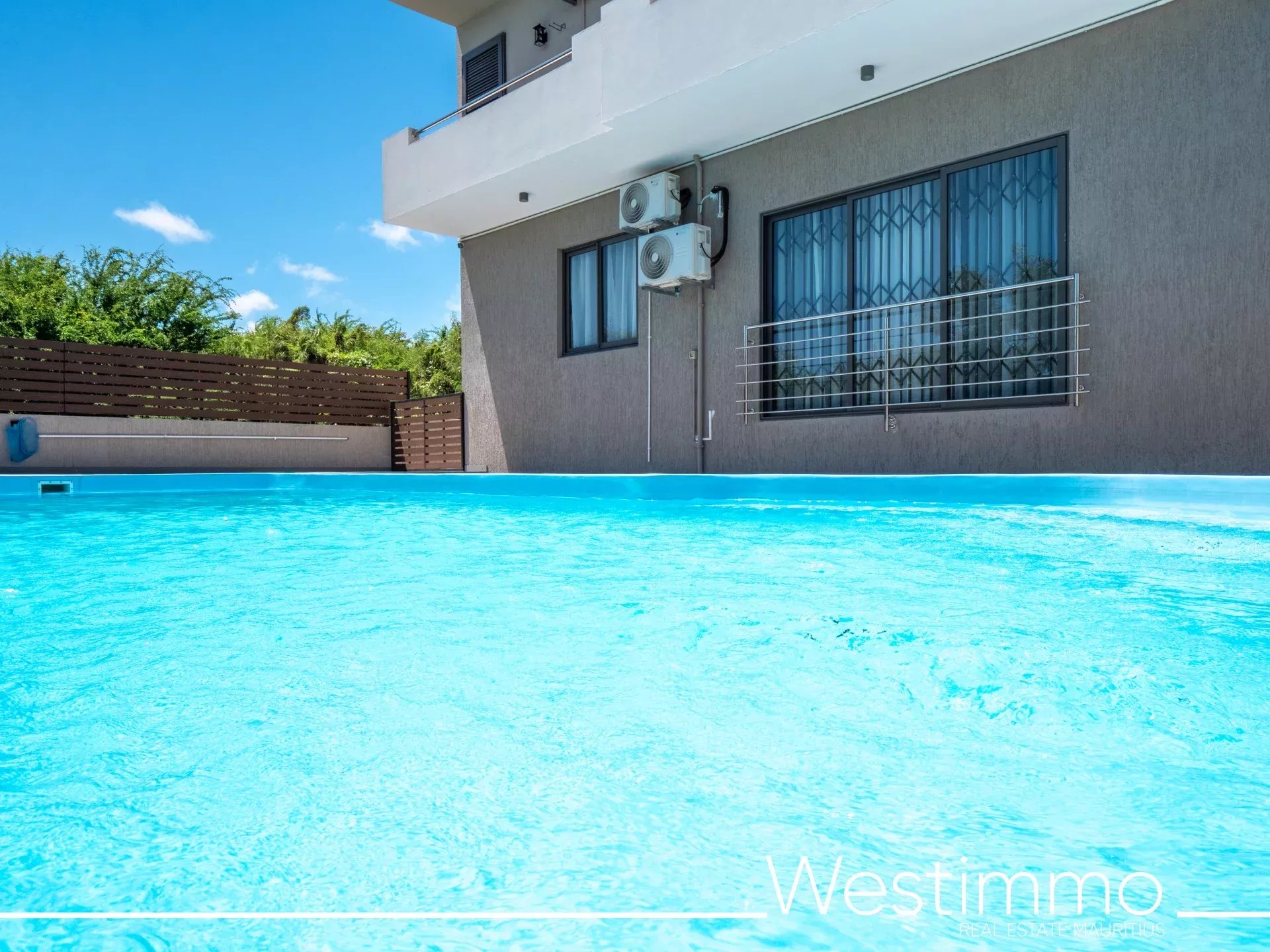 Furnished 3-bedroom apartment to rent in Flic en Flac