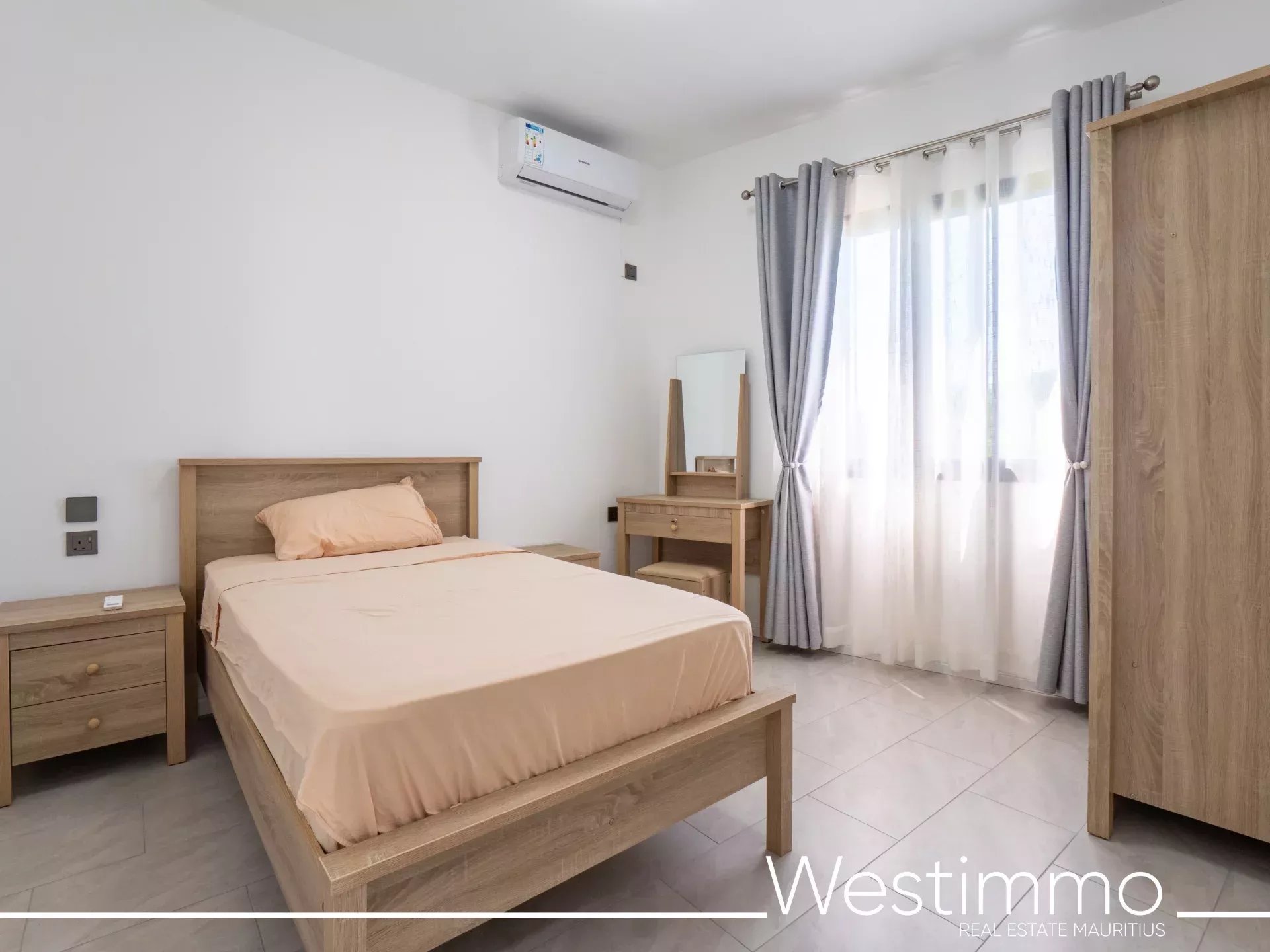 Furnished 3-bedroom apartment to rent in Flic en Flac