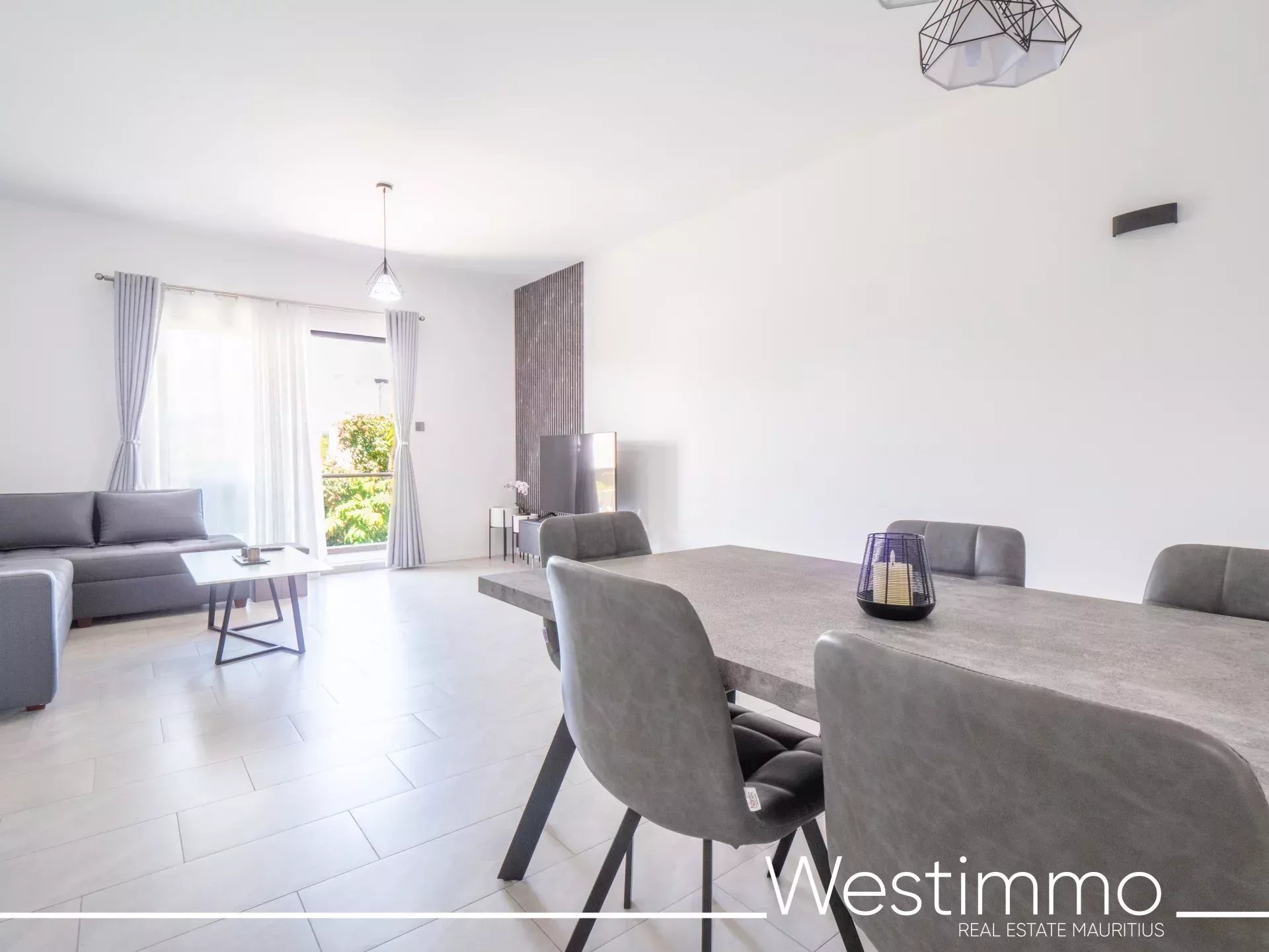 Furnished 3-bedroom apartment to rent in Flic en Flac