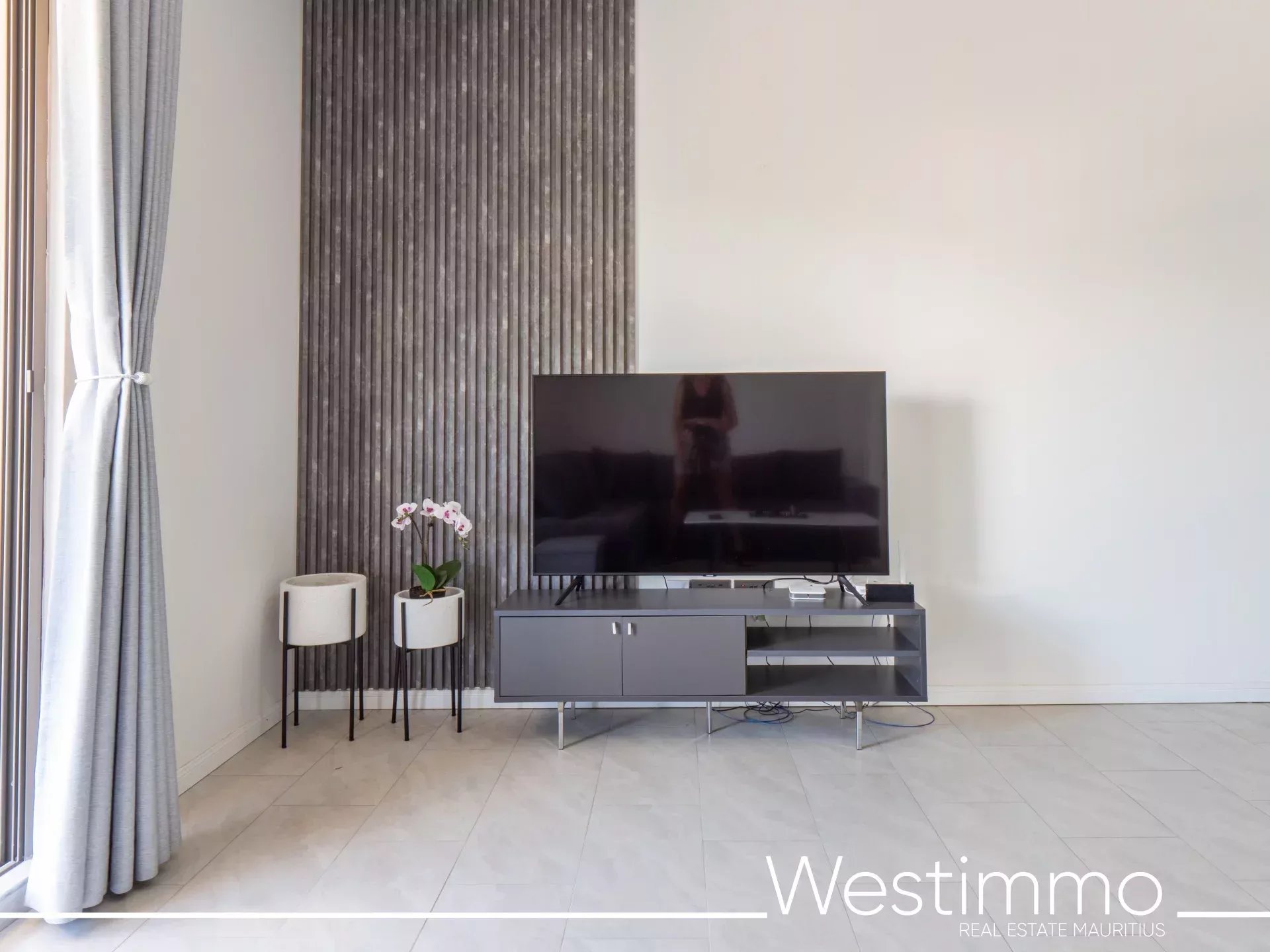 Furnished 3-bedroom apartment to rent in Flic en Flac