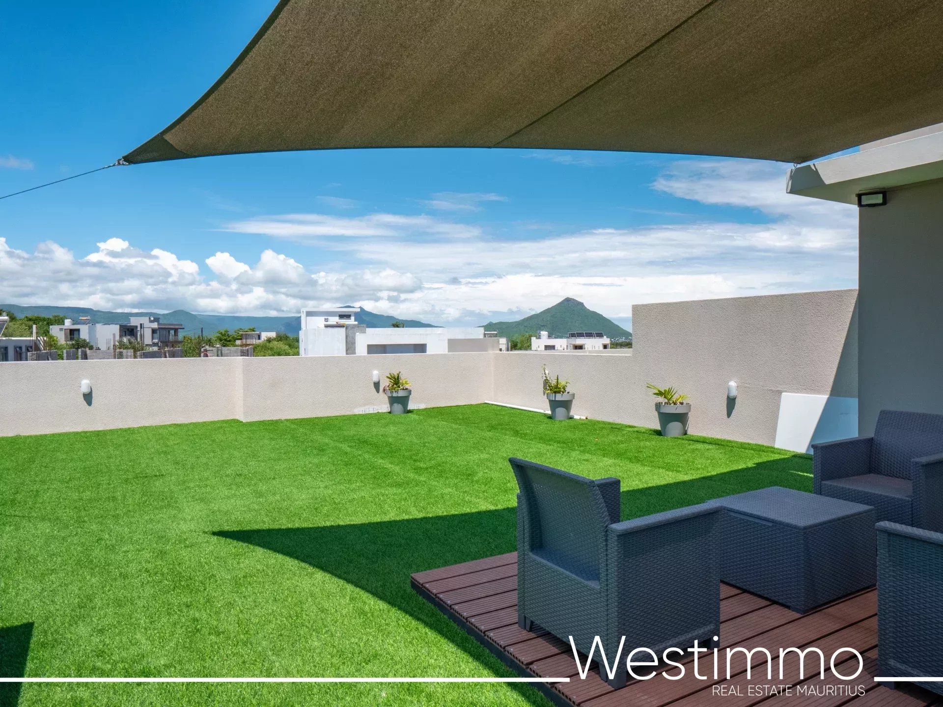 Furnished 3-bedroom apartment to rent in Flic en Flac