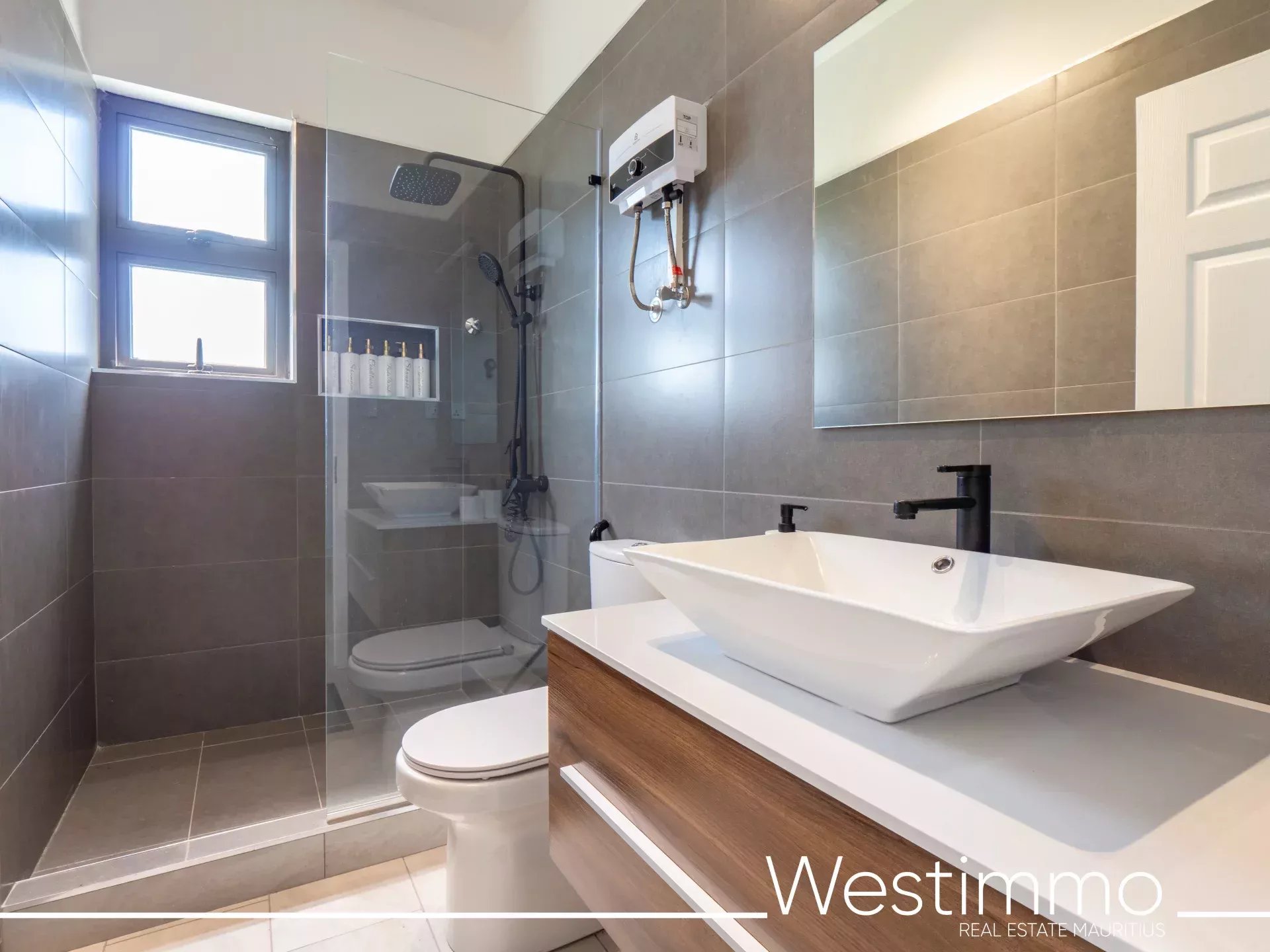 Furnished 3-bedroom apartment to rent in Flic en Flac