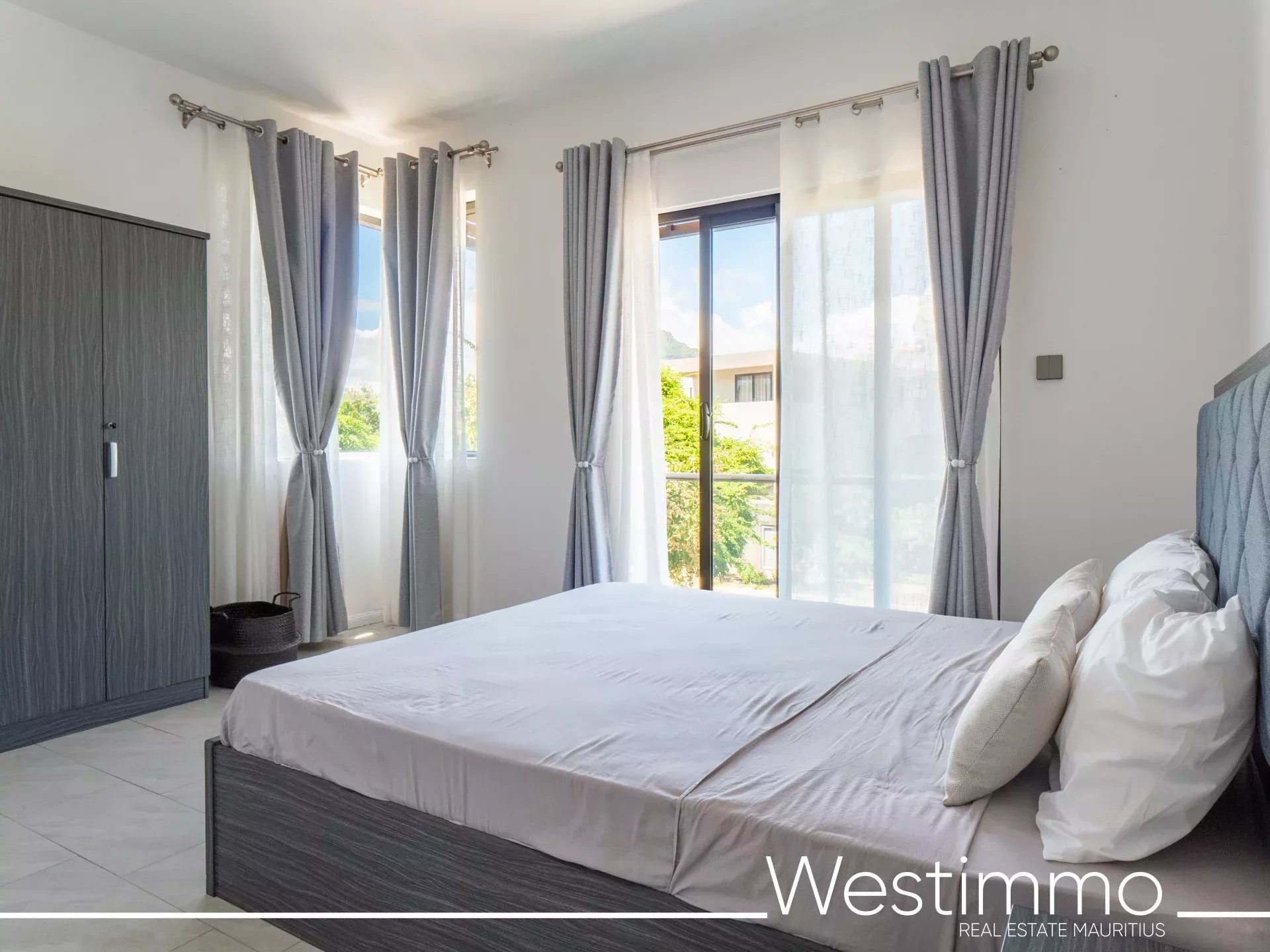 Furnished 3-bedroom apartment to rent in Flic en Flac
