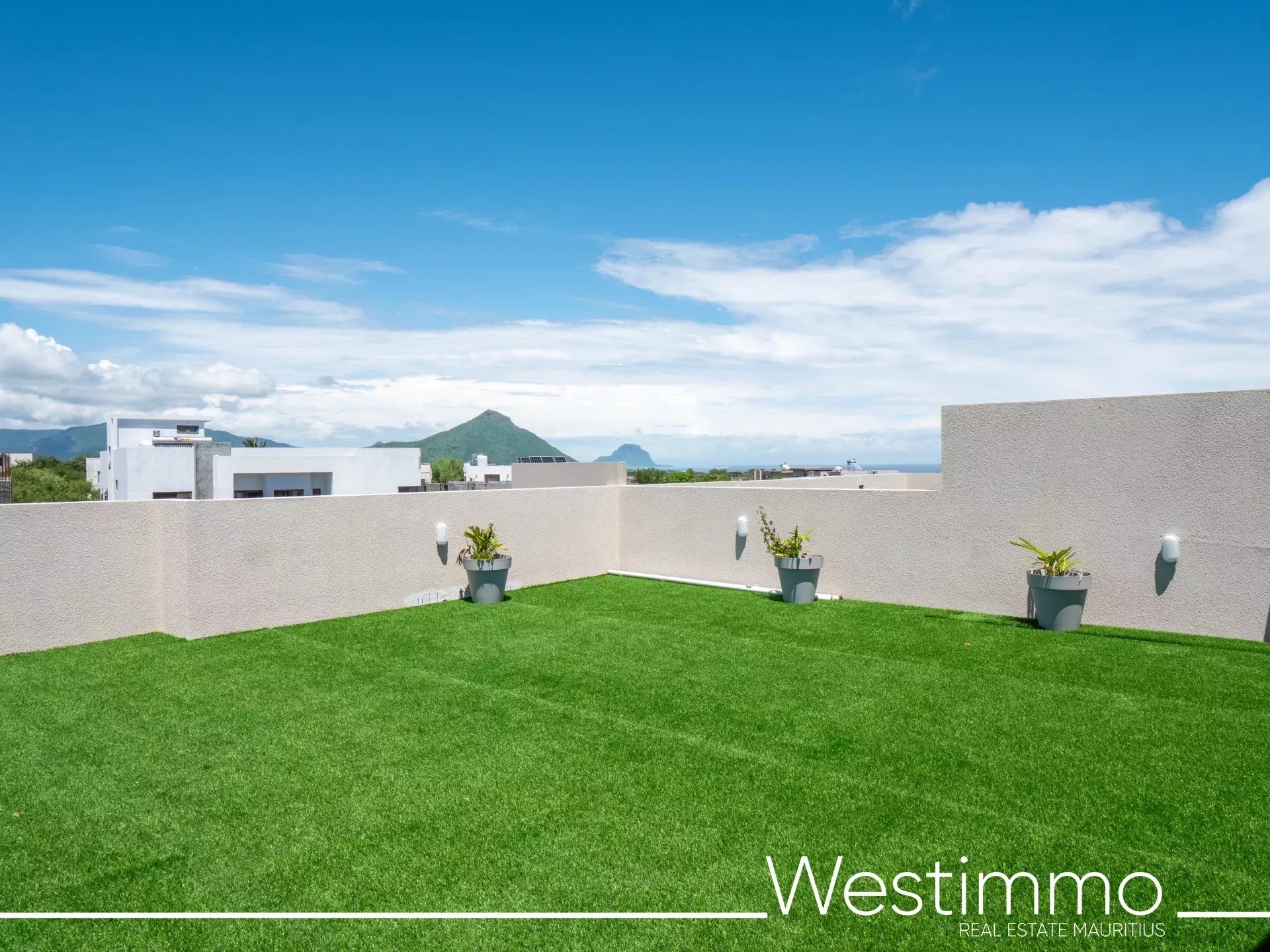Furnished 3-bedroom apartment to rent in Flic en Flac