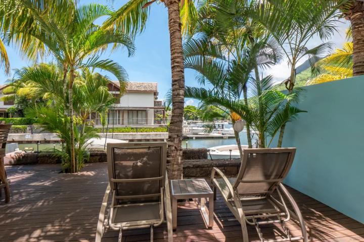 Duplex à La Balise avec vue mer et accès direct au littoral à vendre à Rivière Noire