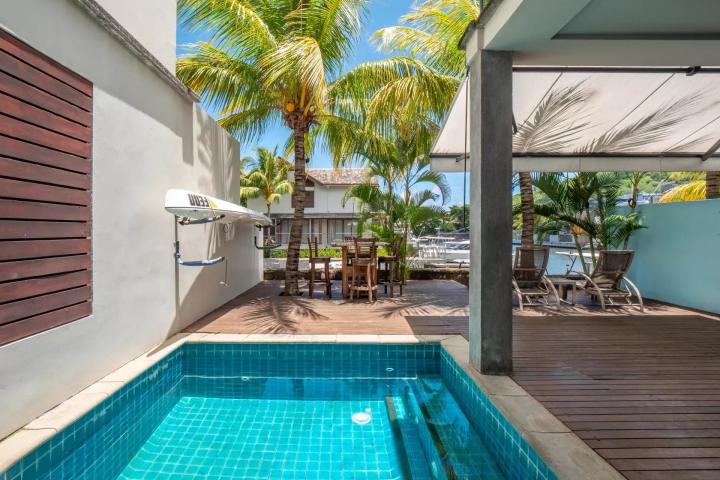 Duplex à La Balise avec vue mer et accès direct au littoral à vendre à Rivière Noire