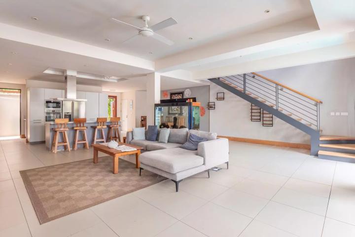 Duplex à La Balise avec vue mer et accès direct au littoral à vendre à Rivière Noire