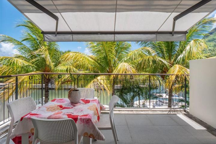 Duplex à La Balise avec vue mer et accès direct au littoral à vendre à Rivière Noire