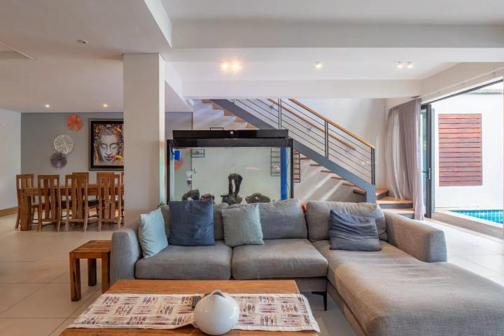 Duplex à La Balise avec vue mer et accès direct au littoral à vendre à Rivière Noire