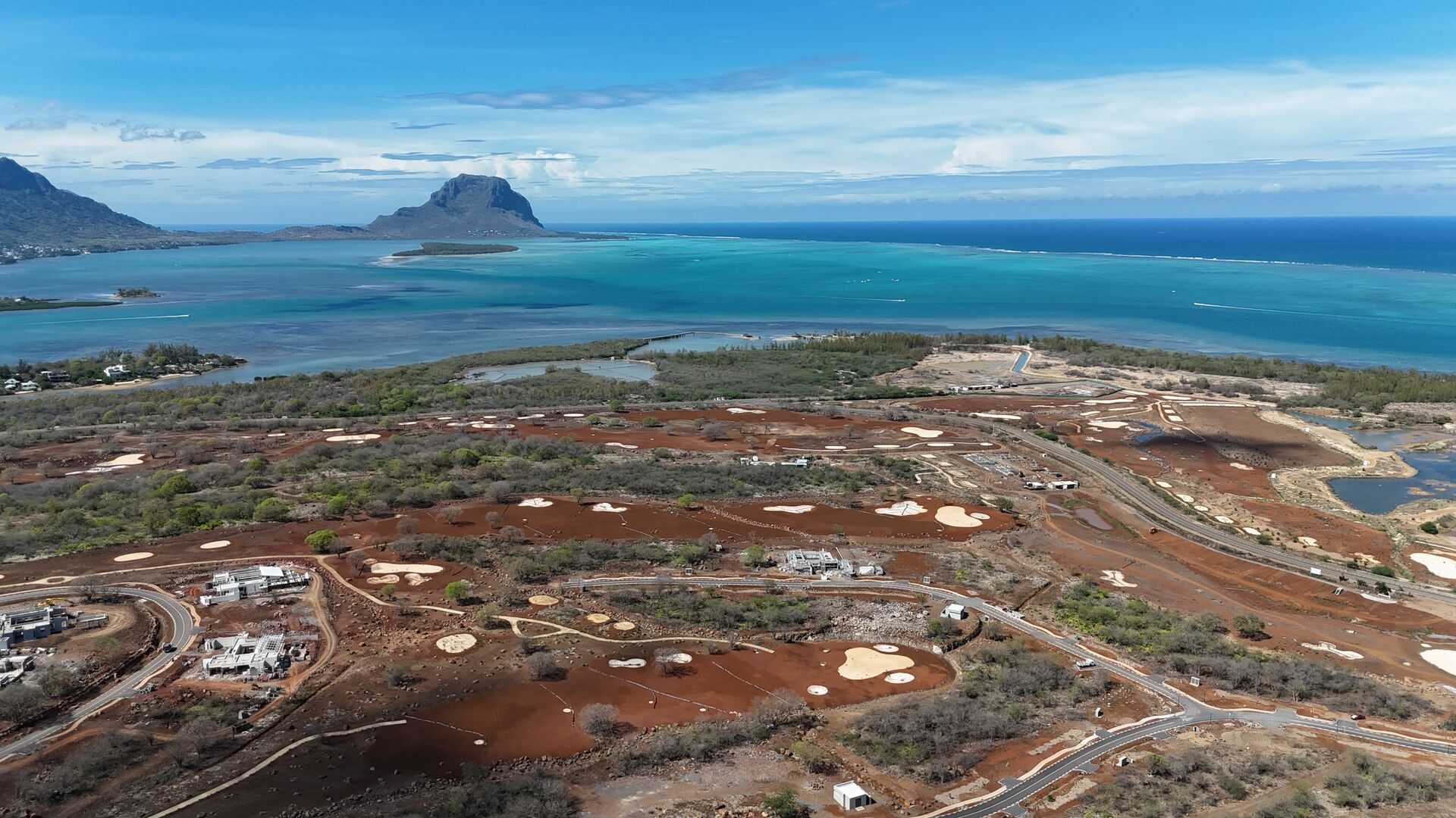 Terrain à vendre de 1 640 m² à Rivière Noire, accessible aux non-Mauriciens