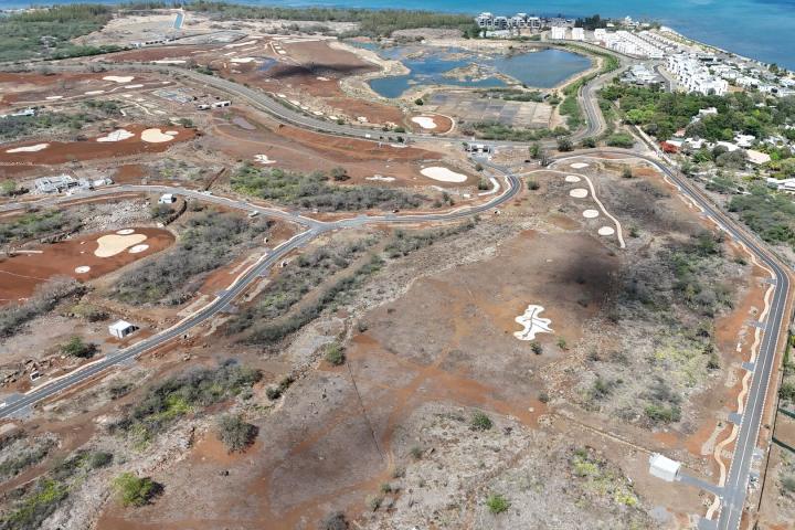 Terrain à vendre de 1 640 m² à Rivière Noire, accessible aux non-Mauriciens