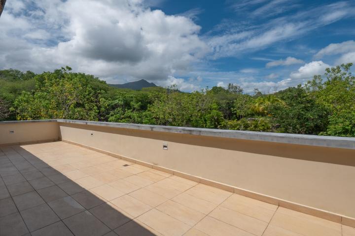 Villa accessible au étrangers de 5 chambres dans une résidence sécurisée proche Gorges à vendre à Riviere Noire