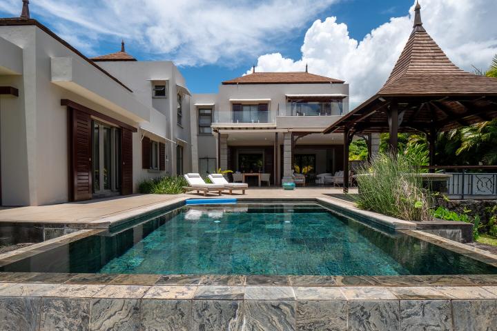 Maison meublée de 270 m² sur le golf de Bel Ombre à vendre