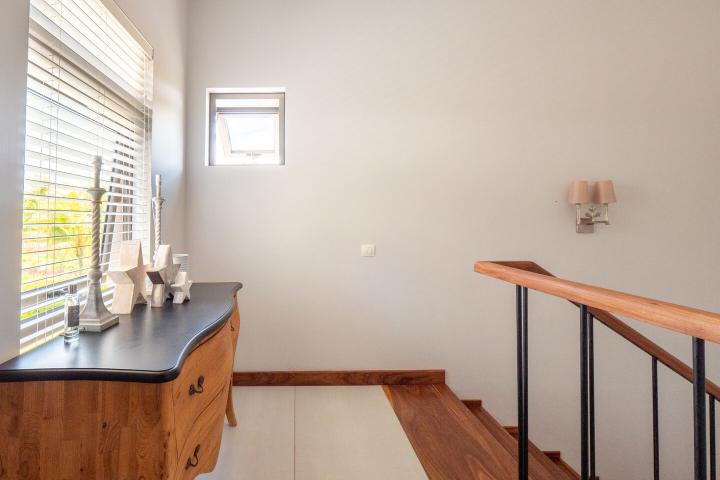 Maison meublée de 270 m² sur le golf de Bel Ombre à vendre