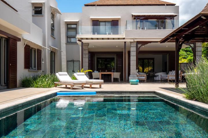 Maison meublée de 270 m² sur le golf de Bel Ombre à vendre