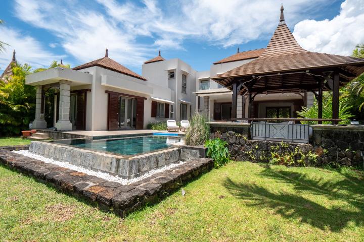 Maison meublée de 270 m² sur le golf de Bel Ombre à vendre