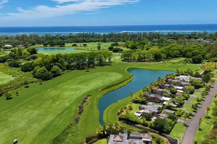 Maison meublée de 270 m² sur le golf de Bel Ombre à vendre