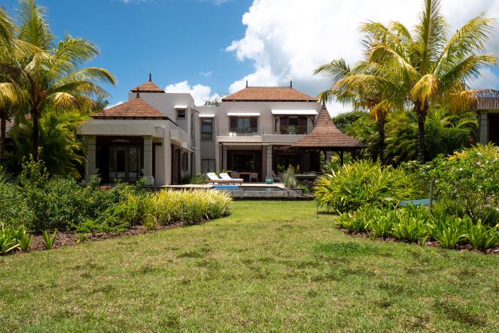 Maison meublée de 270 m² sur le golf de Bel Ombre à vendre