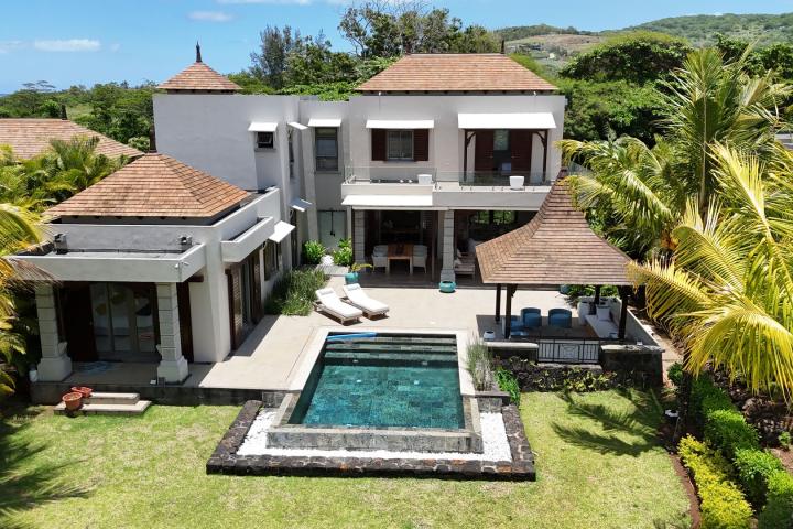 Maison meublée de 270 m² sur le golf de Bel Ombre à vendre
