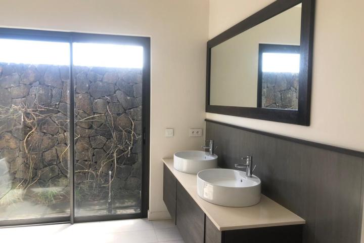 Pereybere – Villa de Prestige accessible aux étrangers avec piscine à vendre