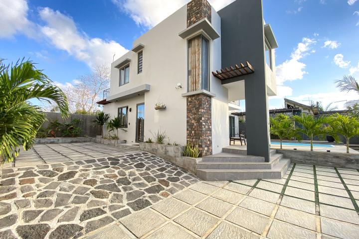 Superb modern house to rent in the heart of Grand Baie