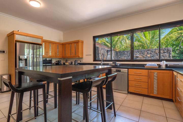 Single-storey 4-bedroom villa to rent in Tamarin Golf