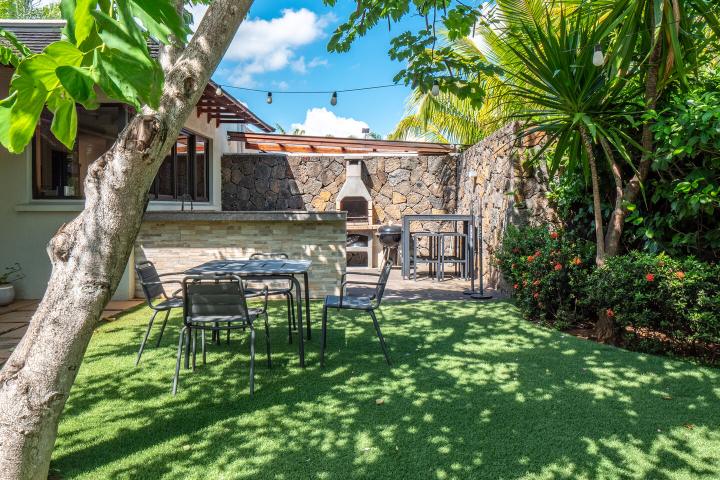 Single-storey 4-bedroom villa to rent in Tamarin Golf
