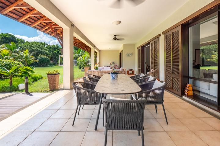 Single-storey 4-bedroom villa to rent in Tamarin Golf