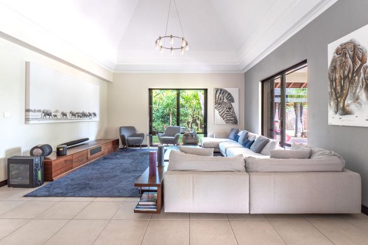 Single-storey 4-bedroom villa to rent in Tamarin Golf