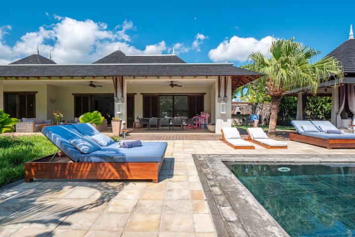 Single-storey 4-bedroom villa to rent in Tamarin Golf
