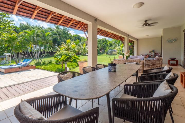 Single-storey 4-bedroom villa to rent in Tamarin Golf