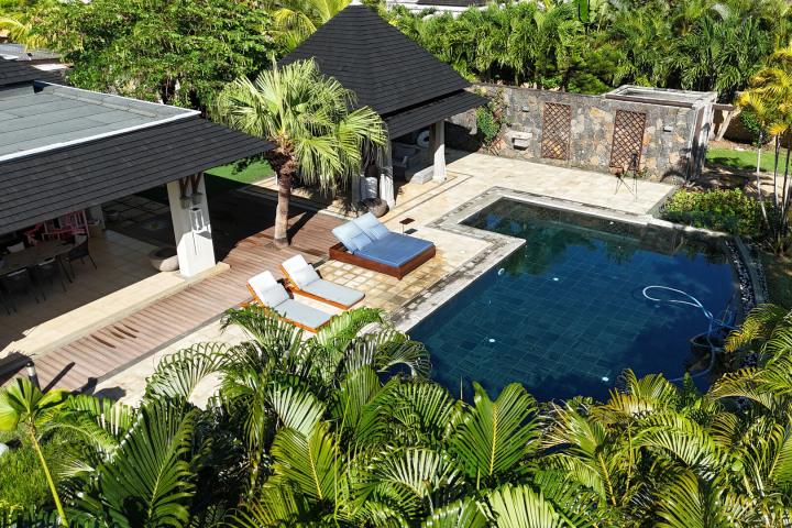 Single-storey 4-bedroom villa to rent in Tamarin Golf