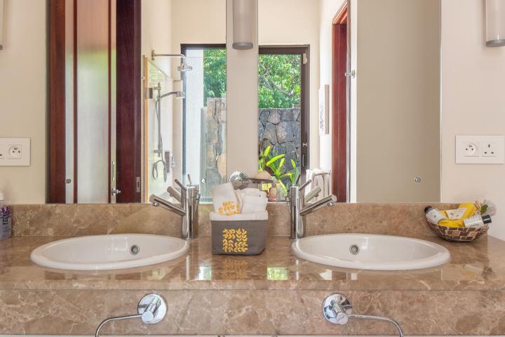 Single-storey 4-bedroom villa to rent in Tamarin Golf