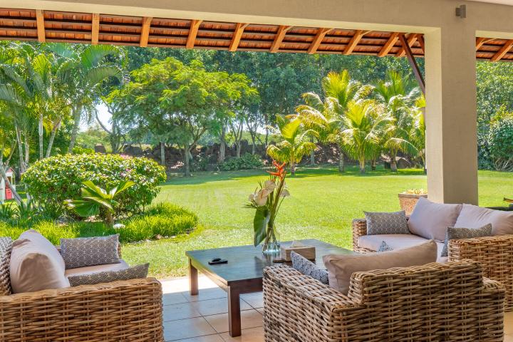 Single-storey 4-bedroom villa to rent in Tamarin Golf