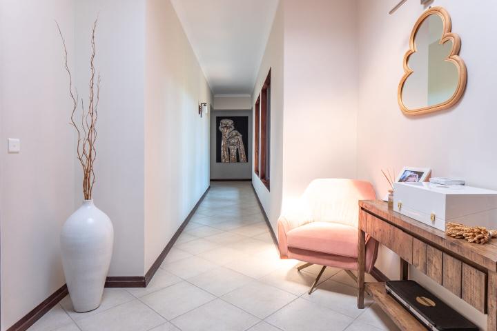 Single-storey 4-bedroom villa to rent in Tamarin Golf