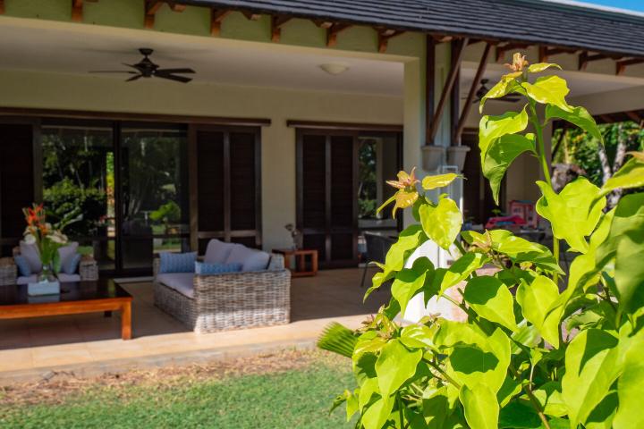 Single-storey 4-bedroom villa to rent in Tamarin Golf