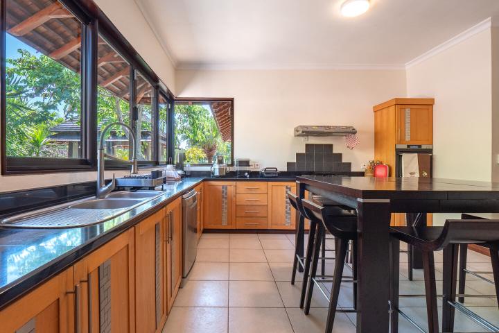 Single-storey 4-bedroom villa to rent in Tamarin Golf