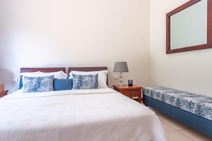 Single-storey 4-bedroom villa to rent in Tamarin Golf