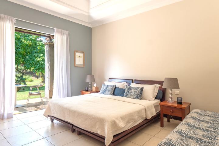 Single-storey 4-bedroom villa to rent in Tamarin Golf