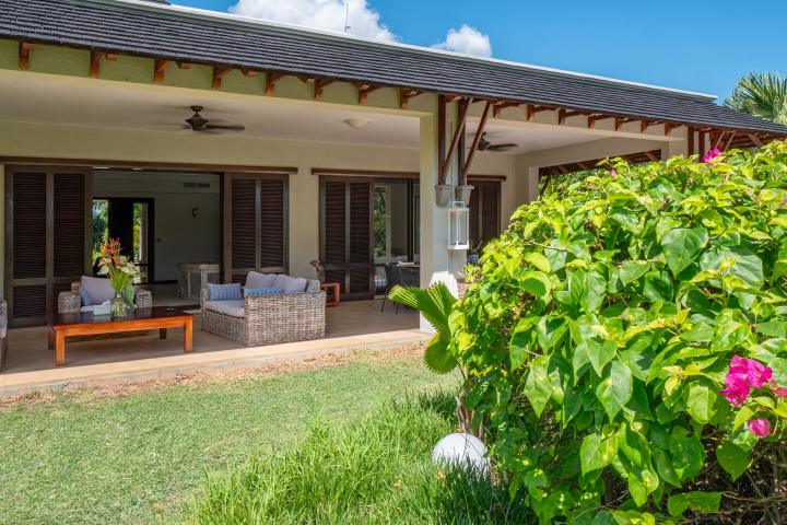 Single-storey 4-bedroom villa to rent in Tamarin Golf